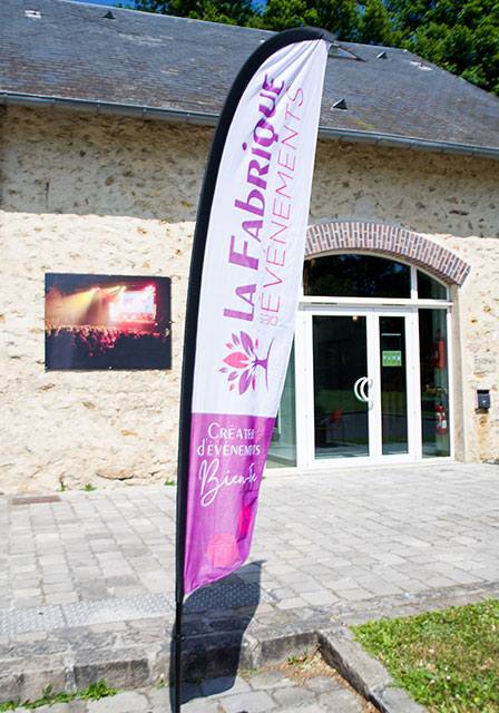 La signalétique de la 3ᵉ édition du Salon du bien-être Les Sens en Éveil à la Ferme du Manet à Montigny-le-Bretonneux en 2025