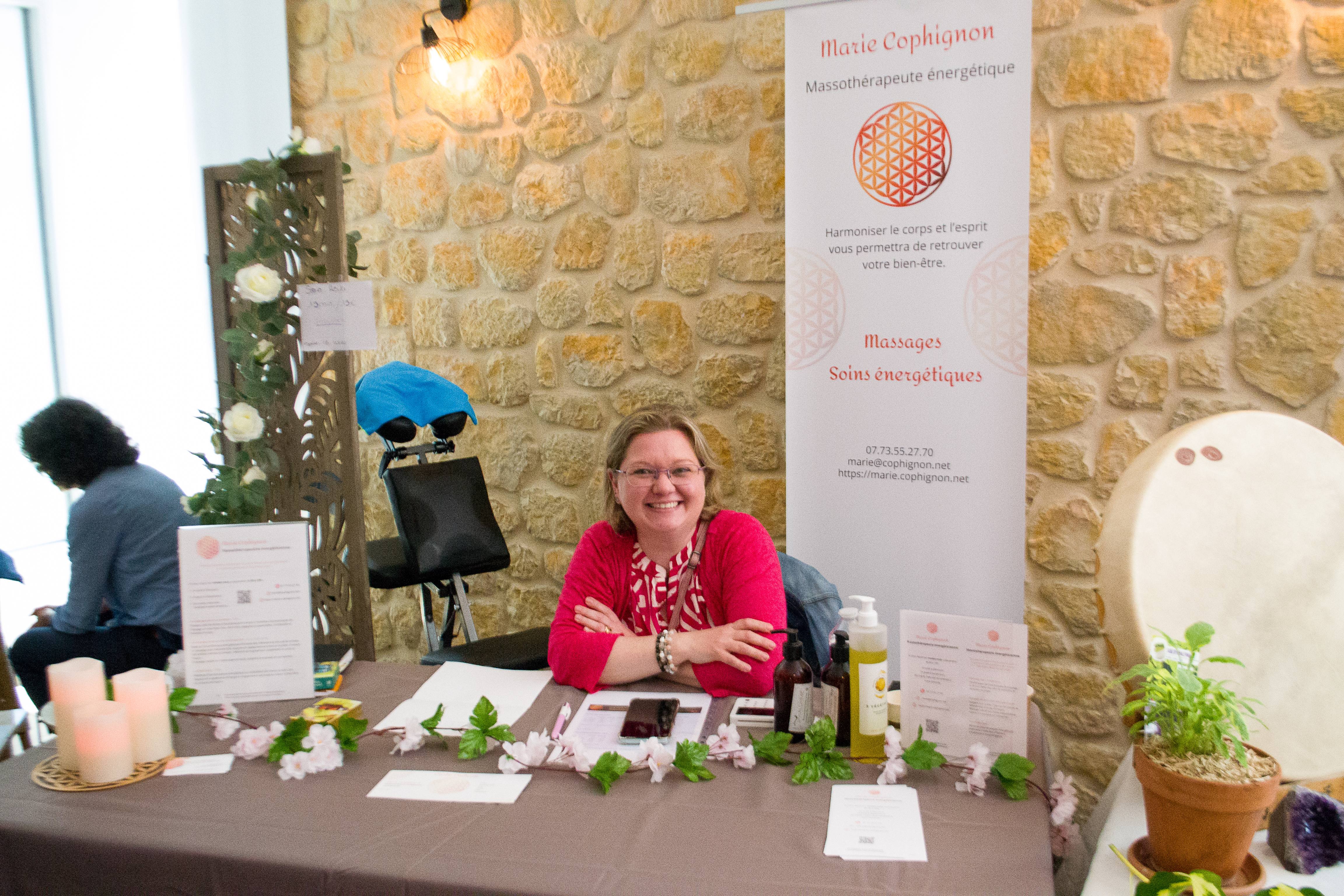 Mon stand lors de la 3ᵉ édition du Salon du bien-être Les Sens en Éveil à la Ferme du Manet à Montigny-le-Bretonneux en 2025